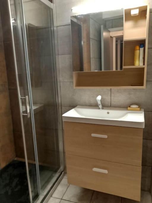 אז'ן Gonnelles Appartement T3 Centre Ville Rdc D מראה חיצוני תמונה